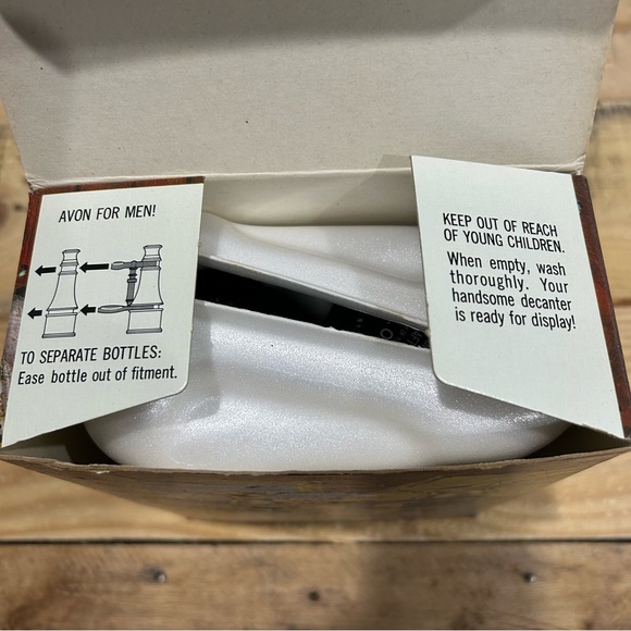 New 1973 MARINE BINOCULARS Avon Bottle Tai Winds Cologne Decanter - Picture 6 of 6